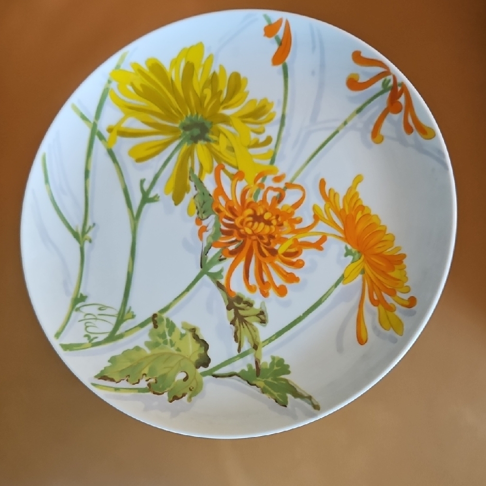 Charming Floral Cake Stand by Seymour Mann with Vibrant Blooms - Picture 3 of 7
